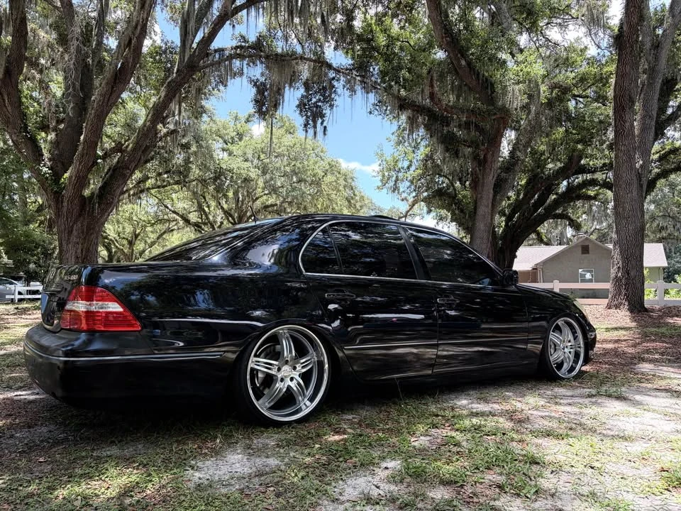 2005 Lexus LS 3rd Gen - Image 2 of 10