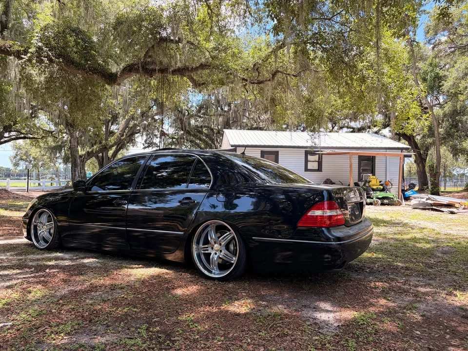2005 Lexus LS 3rd Gen - Image 5 of 10
