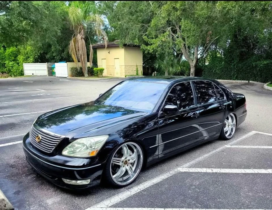 2005 Lexus LS 3rd Gen - Image 6 of 10