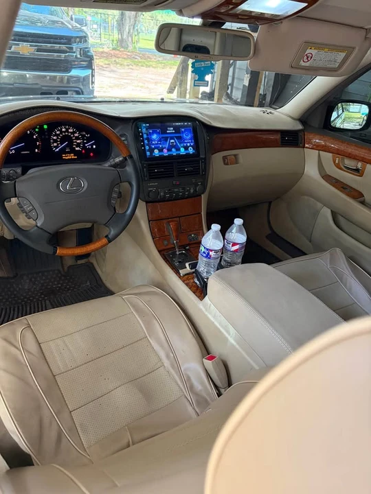 2005 Lexus LS 3rd Gen - Image 10 of 10