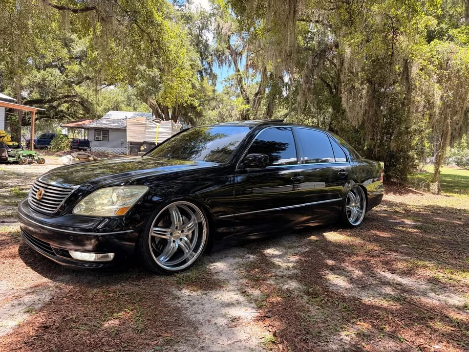 2005 Lexus LS 3rd Gen - Image 3 of 10