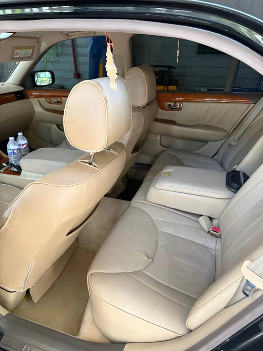 2005 Lexus LS 3rd Gen - Image 9 of 10