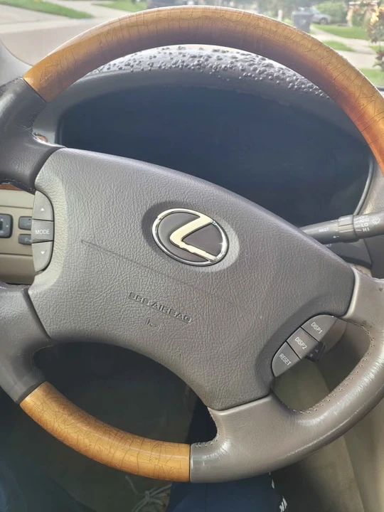 2005 Lexus LS 3rd Gen - Image 2 of 8