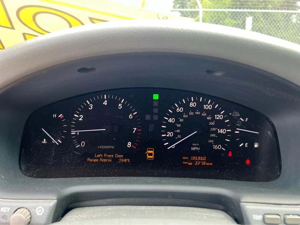 2005 Lexus LS 3rd Gen - Image 8 of 9