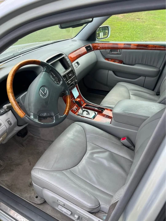 2005 Lexus LS 3rd Gen - Image 6 of 9