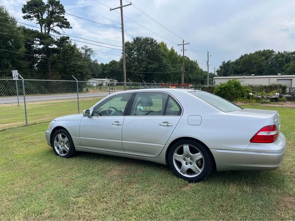 2005 Lexus LS 3rd Gen - Image 3 of 9