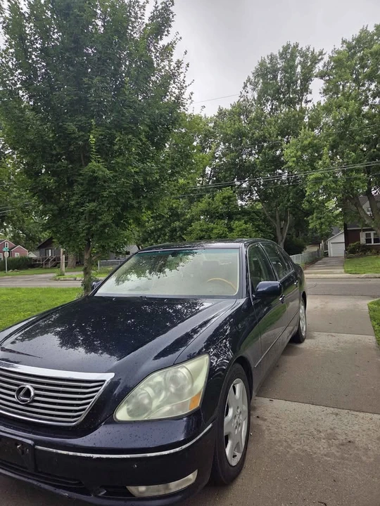 2005 Lexus LS 3rd Gen - Image 2 of 4