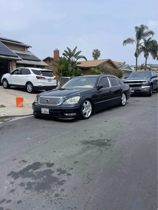 2005 Lexus LS 3rd Gen - Image 2 of 3