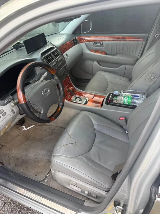 2005 Lexus LS 3rd Gen - Image 5 of 7