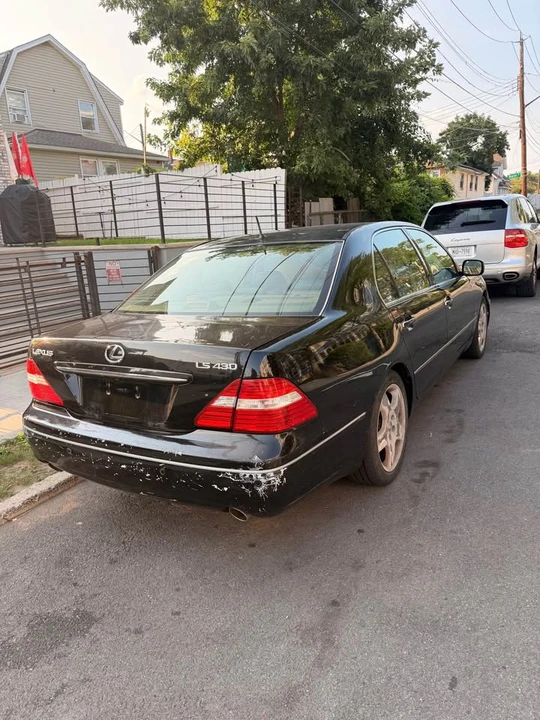 2005 Lexus LS 3rd Gen - Image 3 of 9