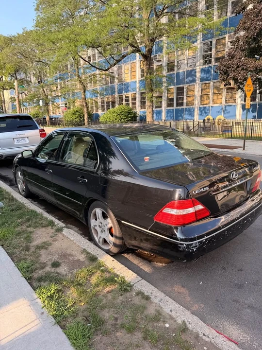 2005 Lexus LS 3rd Gen - Image 4 of 9