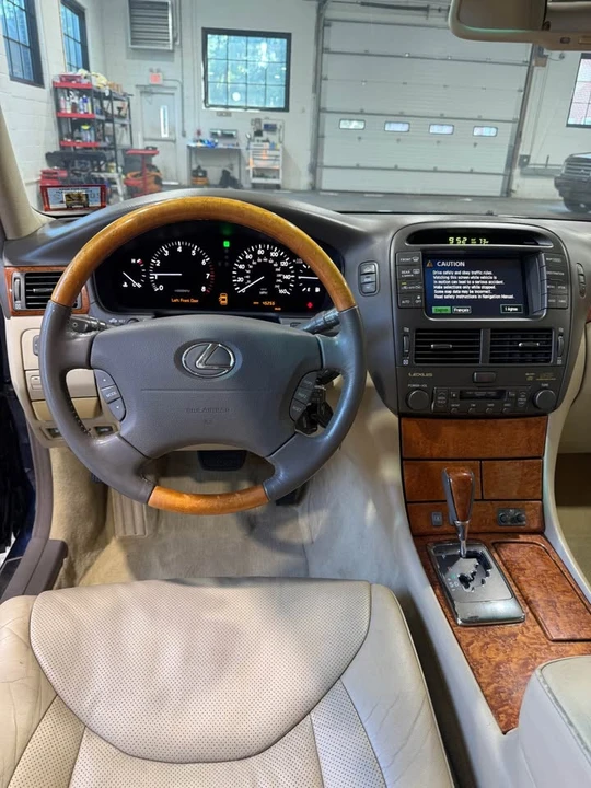 2005 Lexus LS 3rd Gen - Image 8 of 14