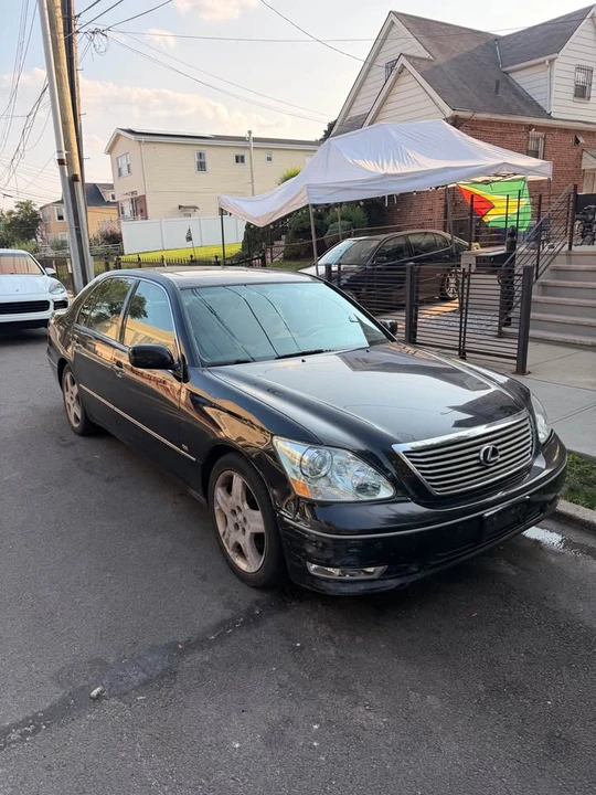 2005 Lexus LS 3rd Gen - Image 2 of 9