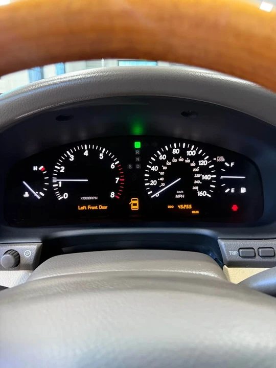 2005 Lexus LS 3rd Gen - Image 7 of 14