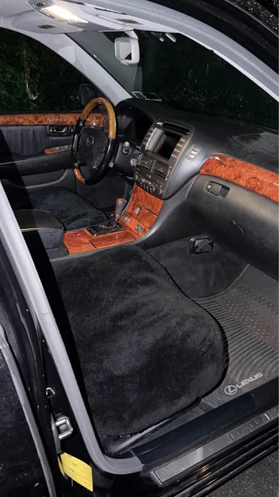 2005 Lexus LS 3rd Gen - Image 9 of 9