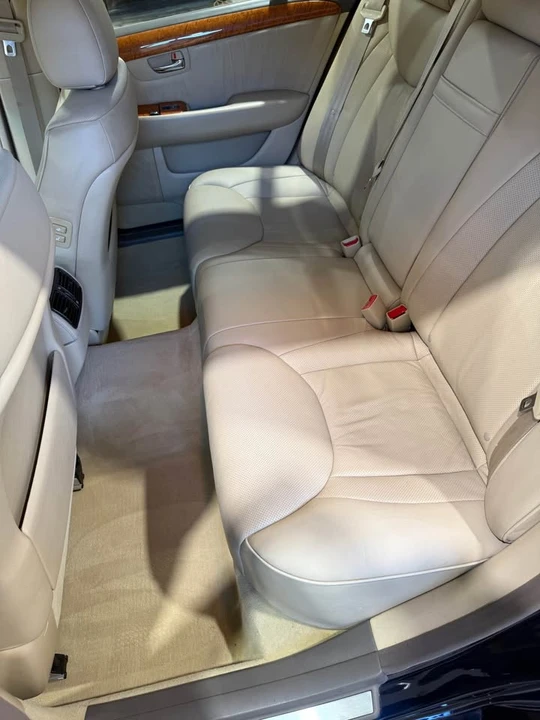 2005 Lexus LS 3rd Gen - Image 9 of 14