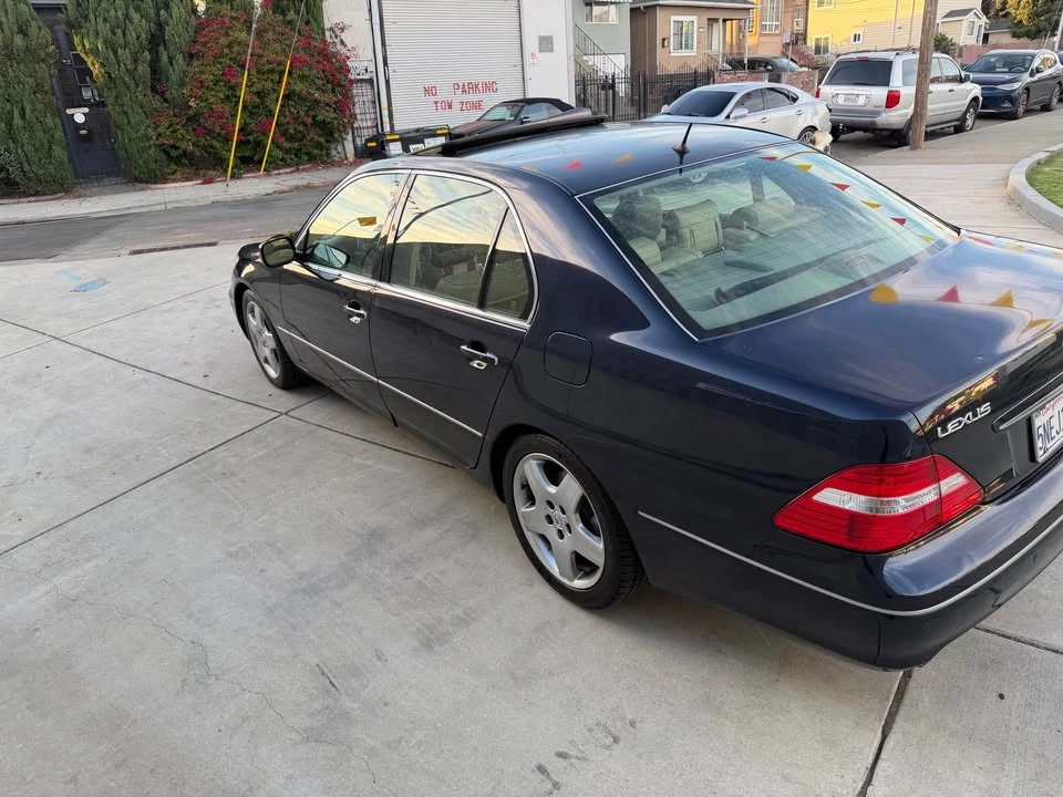2005 Lexus LS 3rd Gen - Image 10 of 16