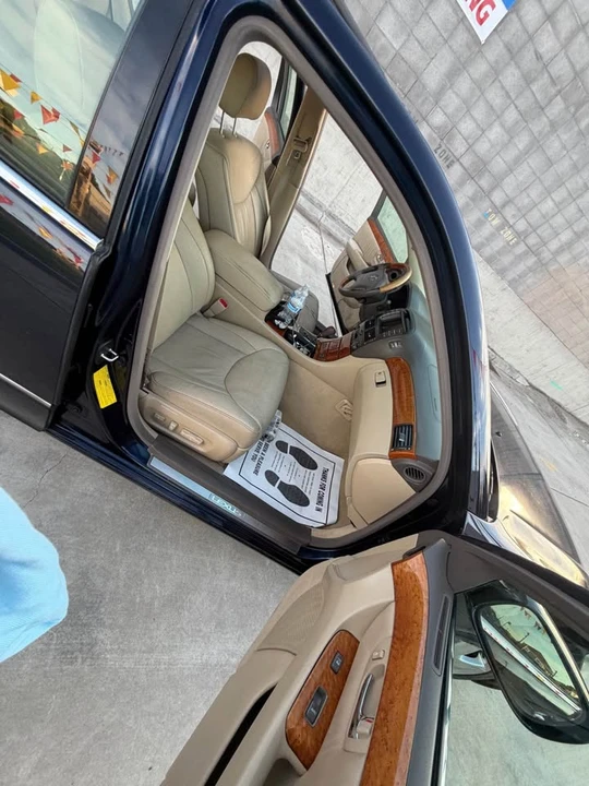 2005 Lexus LS 3rd Gen - Image 14 of 16