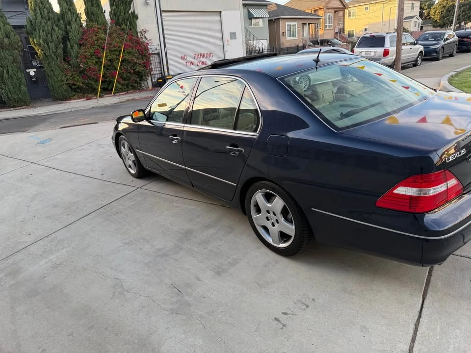 2005 Lexus LS 3rd Gen - Image 11 of 16