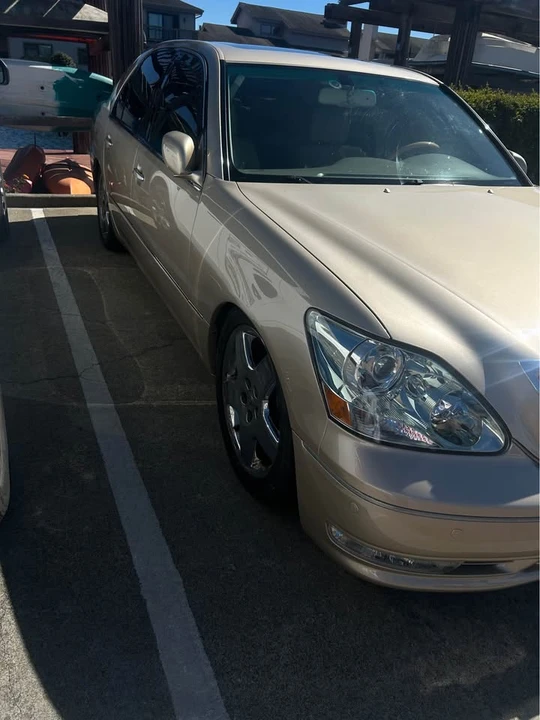 2005 Lexus LS 3rd Gen - Image 2 of 5
