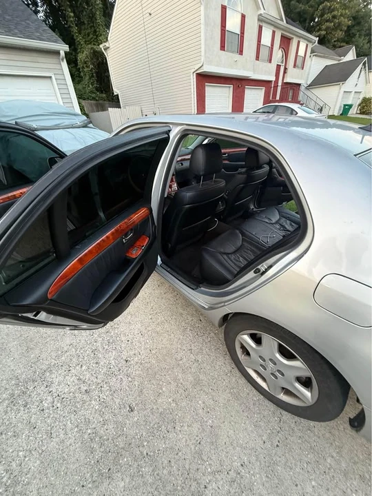 2005 Lexus LS 3rd Gen - Image 4 of 20