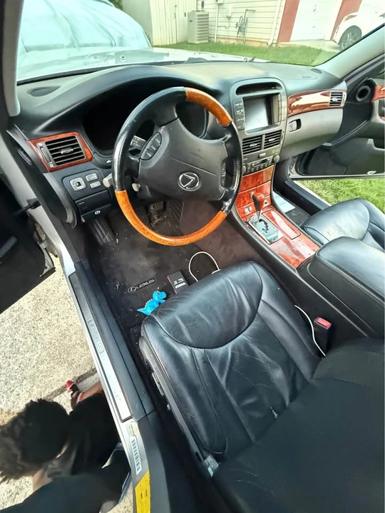 2005 Lexus LS 3rd Gen - Image 3 of 20