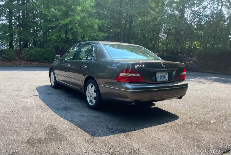 2005 Lexus LS 3rd Gen - Image 3 of 18