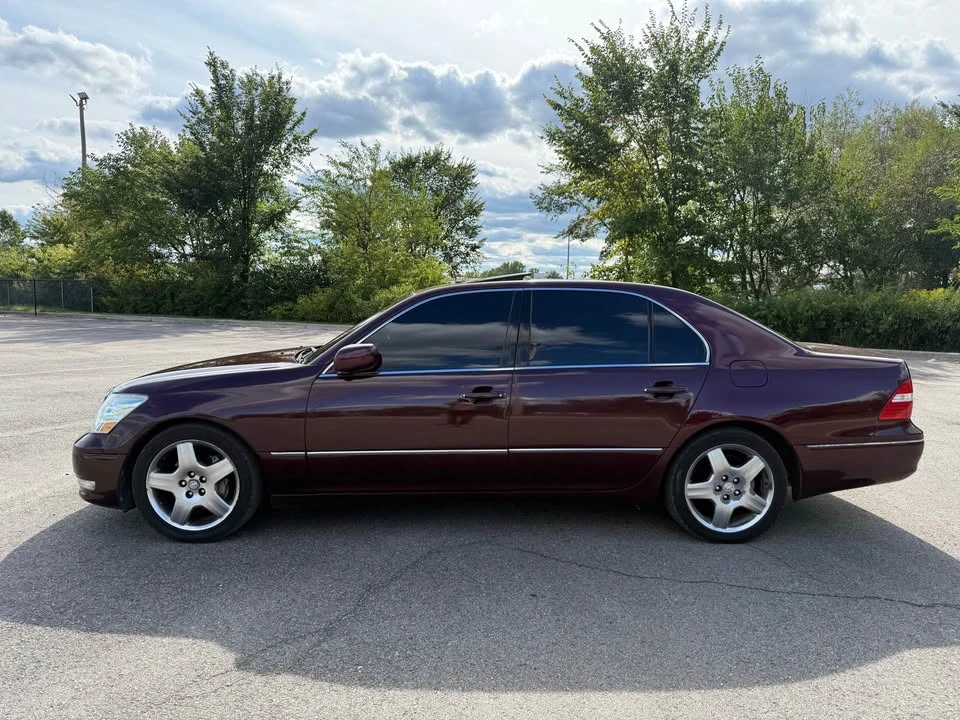 2005 Lexus LS 3rd Gen - Image 2 of 17