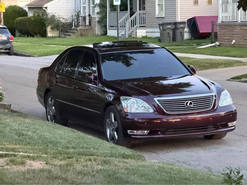 2005 Lexus LS 3rd Gen - Image 16 of 17
