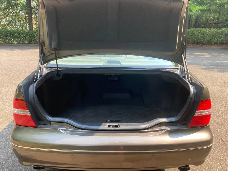 2005 Lexus LS 3rd Gen - Image 11 of 18