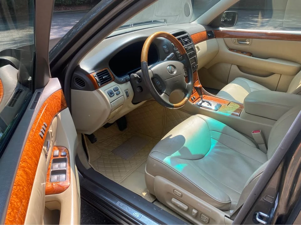 2005 Lexus LS 3rd Gen - Image 9 of 18