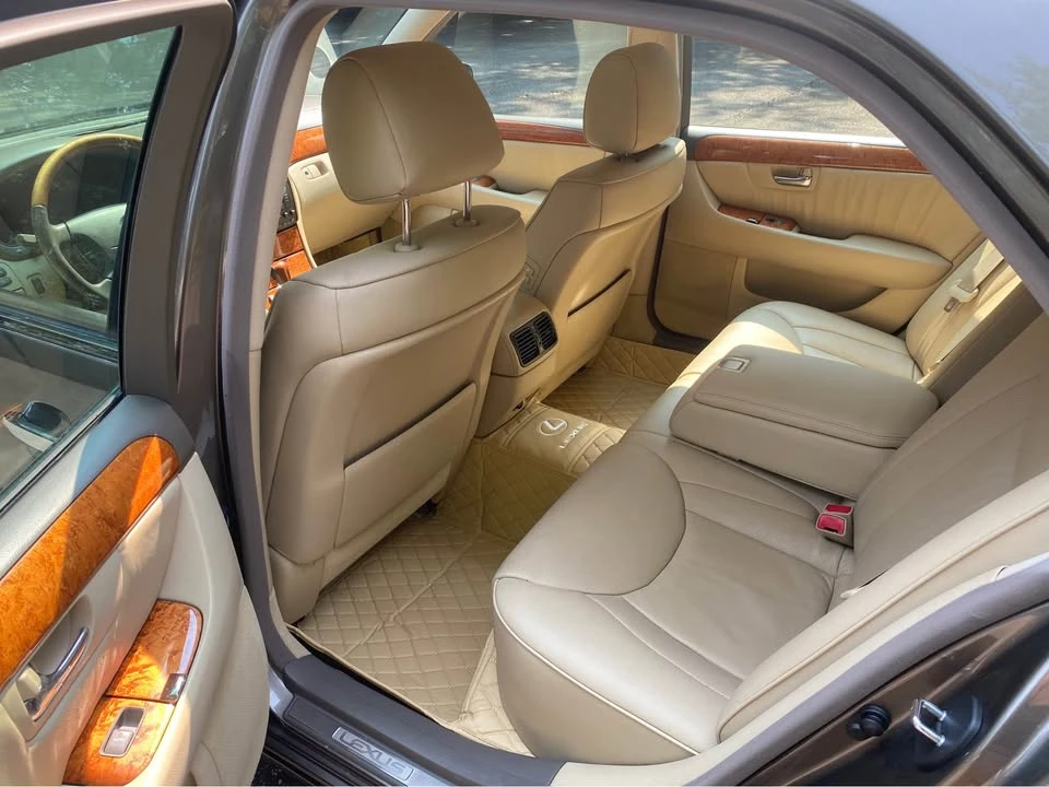 2005 Lexus LS 3rd Gen - Image 10 of 18