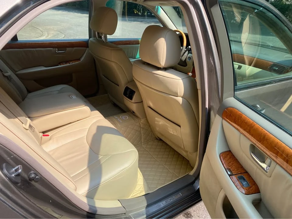 2005 Lexus LS 3rd Gen - Image 12 of 18