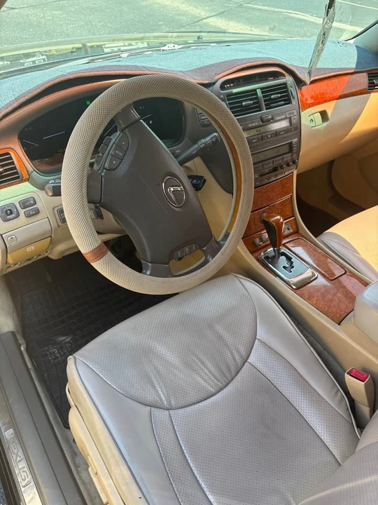 2005 Lexus LS 3rd Gen - Image 6 of 8