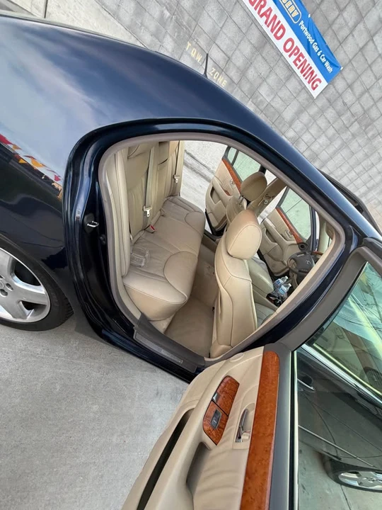 2005 Lexus LS 3rd Gen - Image 13 of 16