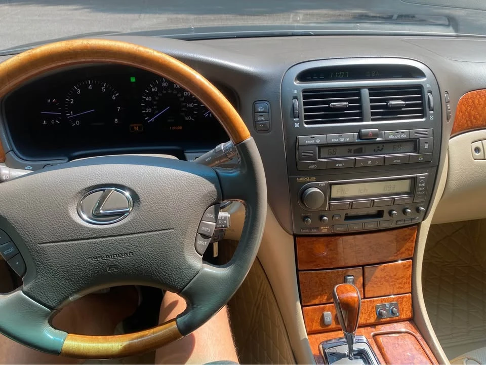 2005 Lexus LS 3rd Gen - Image 17 of 18