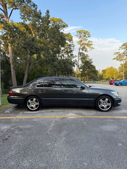 2005 Lexus LS 3rd Gen - Image 3 of 11