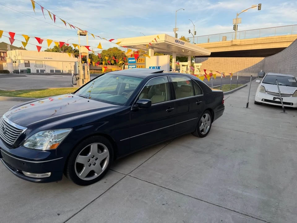 2005 Lexus LS 3rd Gen - Image 2 of 16