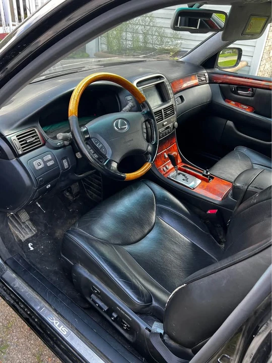 2005 Lexus LS 3rd Gen - Image 8 of 11