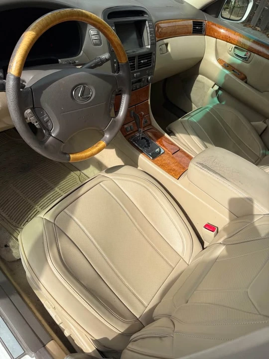 2005 Lexus LS 3rd Gen - Image 4 of 11