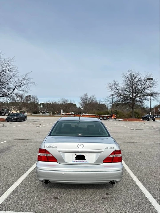 2005 Lexus LS 3rd Gen - Image 4 of 11
