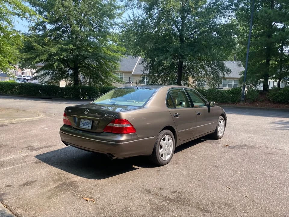 2005 Lexus LS 3rd Gen - Image 5 of 18