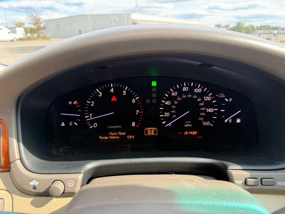2005 Lexus LS 3rd Gen - Image 14 of 17