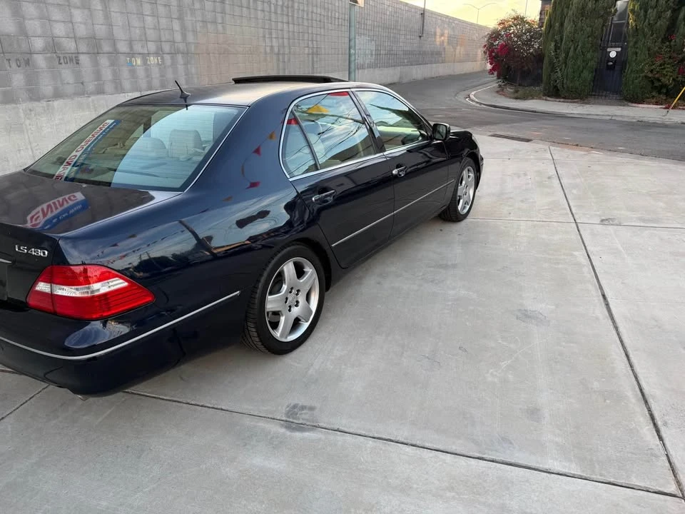 2005 Lexus LS 3rd Gen - Image 9 of 16