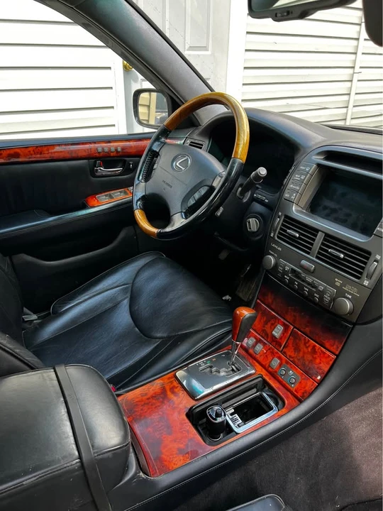 2005 Lexus LS 3rd Gen - Image 7 of 11