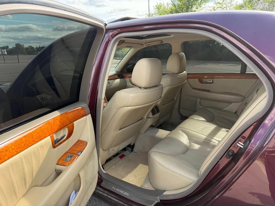 2005 Lexus LS 3rd Gen - Image 11 of 17