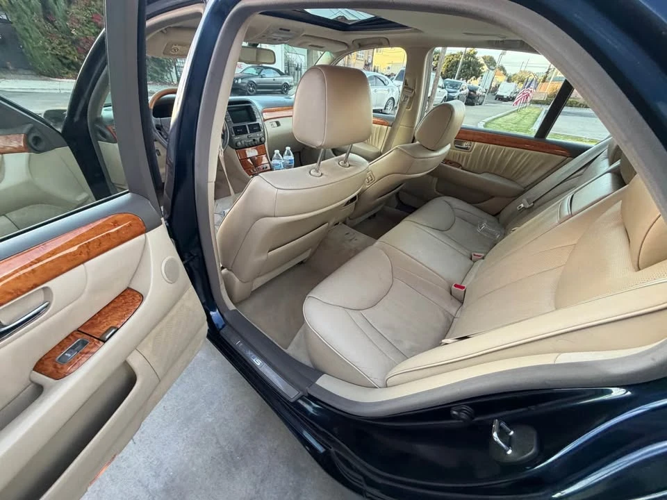 2005 Lexus LS 3rd Gen - Image 12 of 16