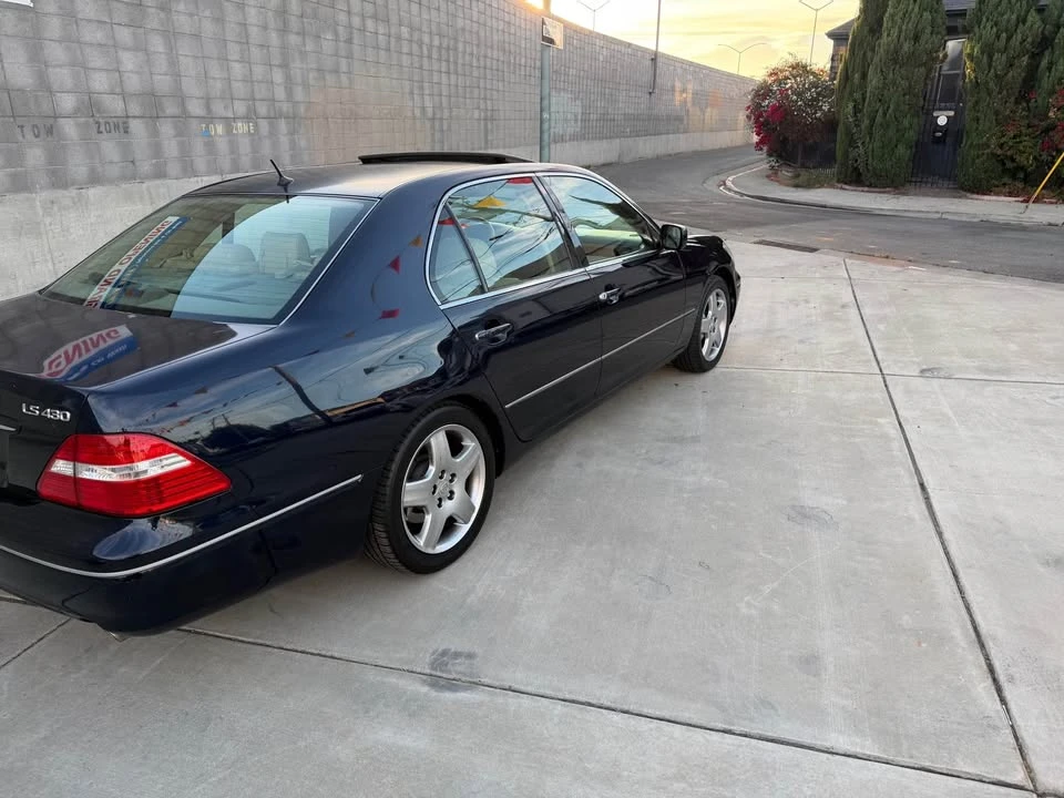 2005 Lexus LS 3rd Gen - Image 8 of 16