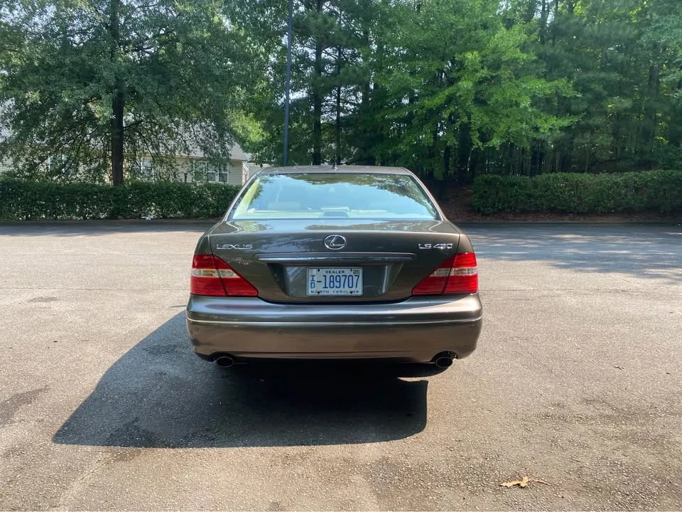 2005 Lexus LS 3rd Gen - Image 4 of 18