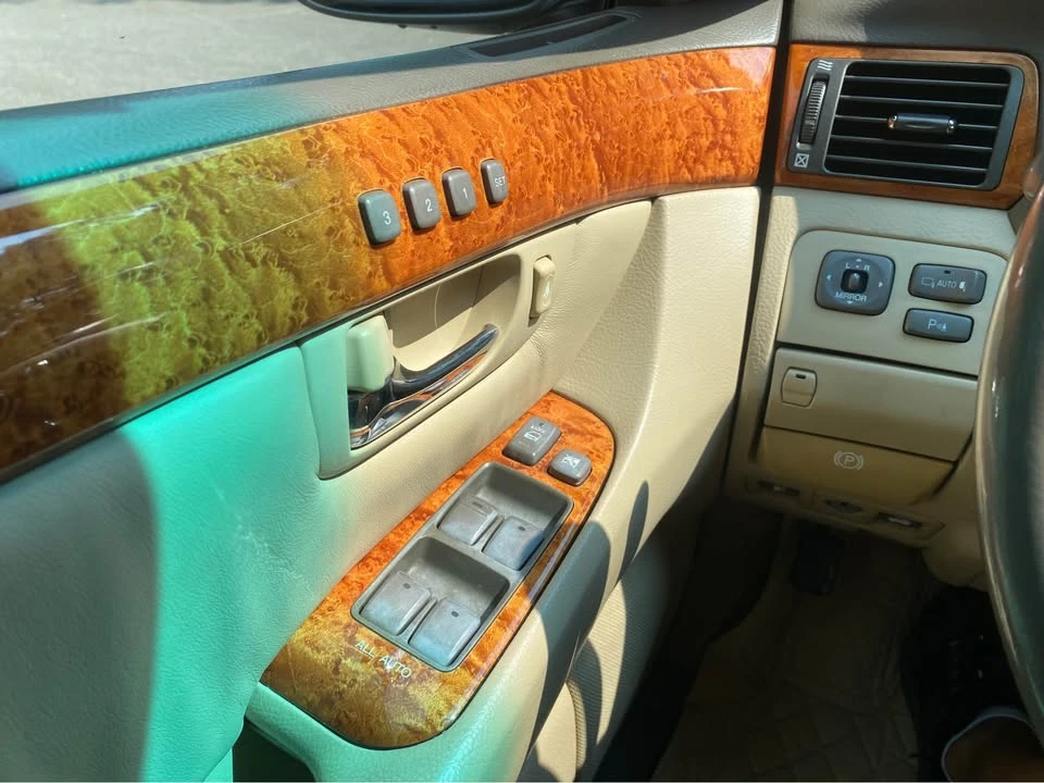 2005 Lexus LS 3rd Gen - Image 16 of 18